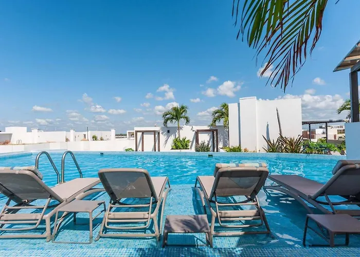 Swim-Up 1-Bedroom Apartment