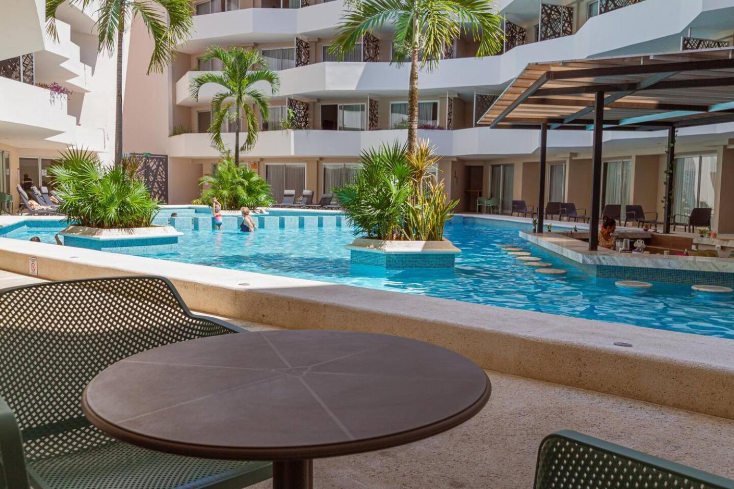 Swim-up 1-bedroom Apartamento